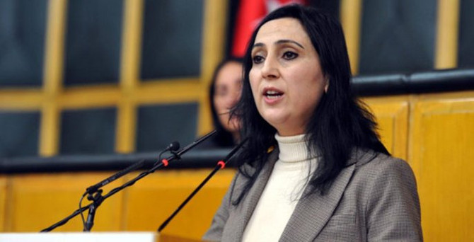 'Önce siyasetin demokrasiye bağlanması gerekir'