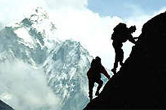 Pakistan'da 5 dağcı kayboldu