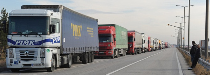 Kapıkule'de 8 km'lik tır kuyruğu