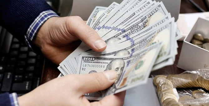 Dolar yerinde saydı