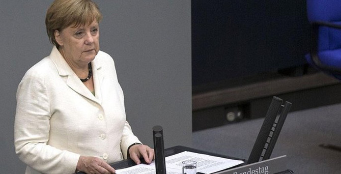 Merkel'in Türklere sadakat mesajına tepki