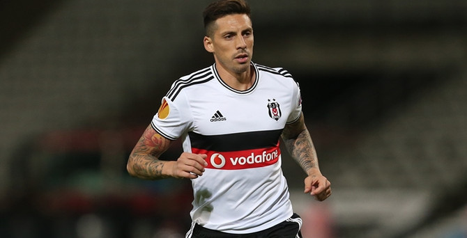 Beşiktaş'ta Jose Sosa affedildi