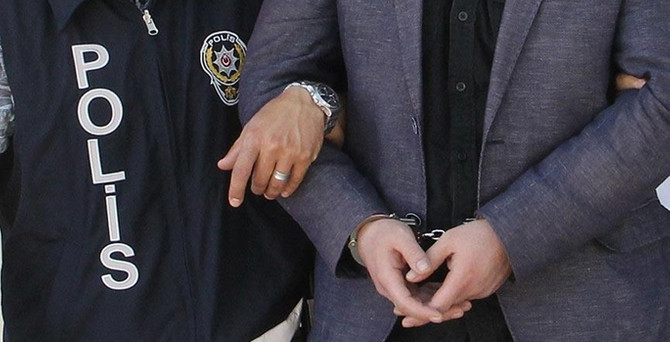 Adana'da 80 polise gözaltı