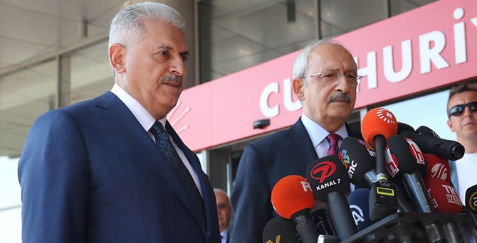 Başbakan: Darbe defedildi, ancak tehlike bitmedi'