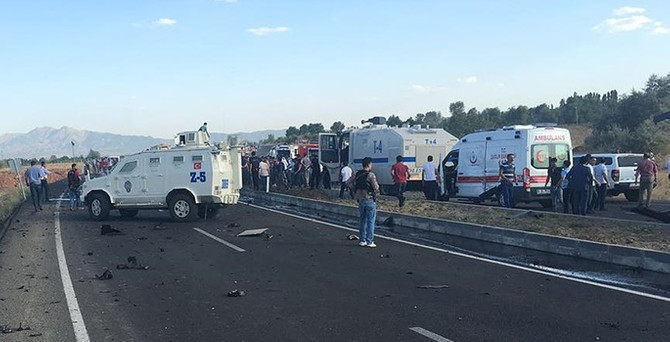 Bingöl'de polise bombalı saldırı