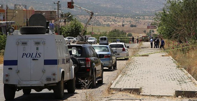 Diyarbakır'da saldırı: 3 polis yaralandı