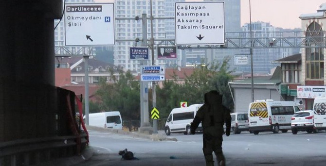 İstanbul'da şüpheli paketler patlatıldı