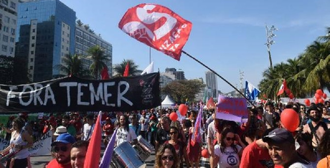 Olimpiyatlara protestolu açılış