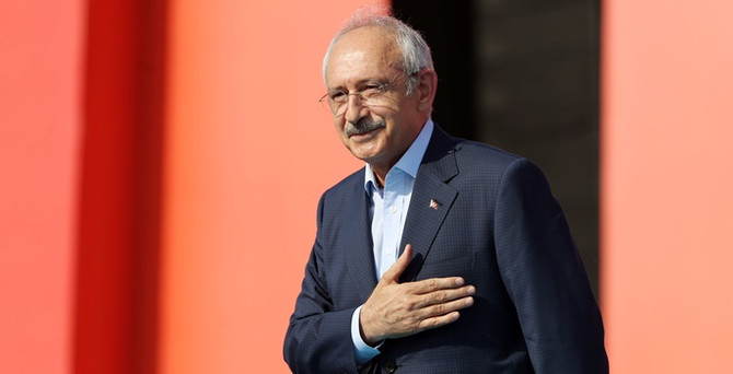 'Her şartta demokrasiye sahip çıkmalıyız'