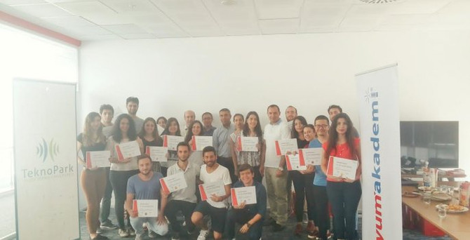 ‘Uyum Akademi Yaz Staj Okulu’nun Başarı Sertifikaları sahiplerini buldu