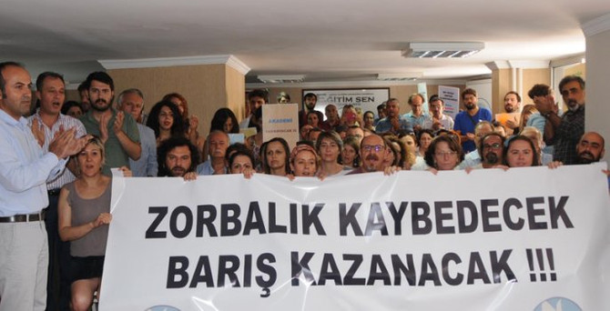 'Barış Bildirisi İmzacısı' 21 akademisyen uzaklaştırıldı