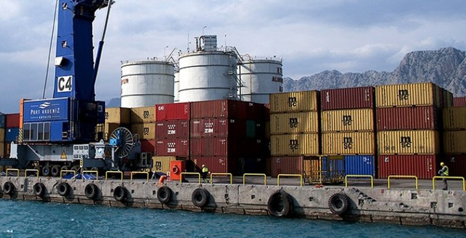 Almanya'da artan ithalat ticaret fazlasını daralttı