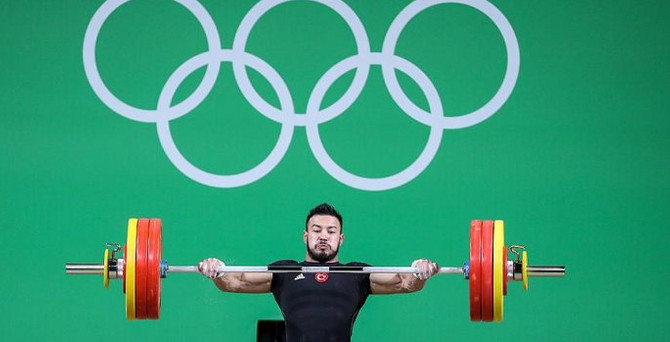 Rio'da ilk madalya halterden