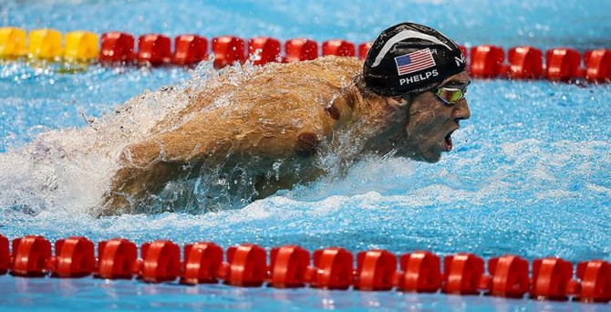 Phelps 200 metrede altına uzandı