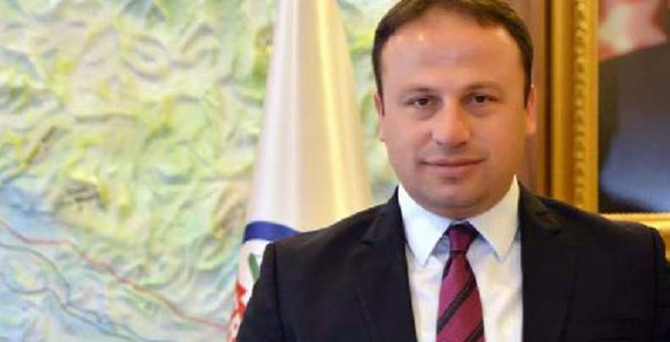 Ak Partili Belediye Başkanı'na gözaltı