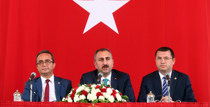 Üç parti yeni anayasa paketi için buluştu