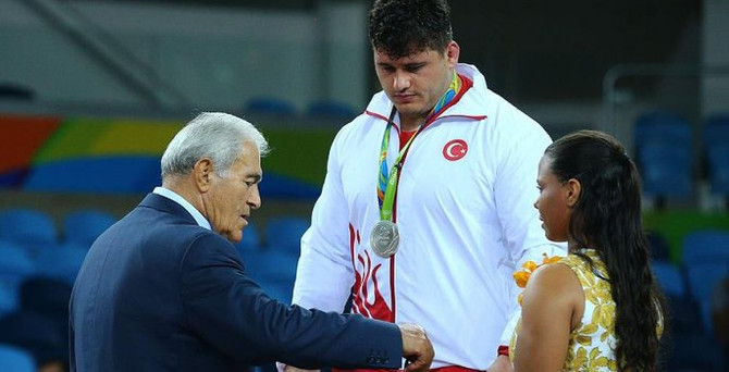 İkinci gümüş madalya Rıza Kayaalp'ten