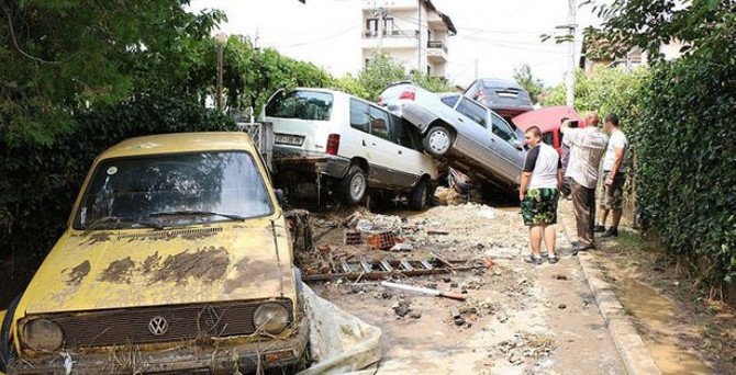 Türkiye'den afet sonrası Makedonya'ya yardım
