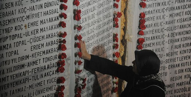 Marmara Depremi'nde ölenler için anma töreni