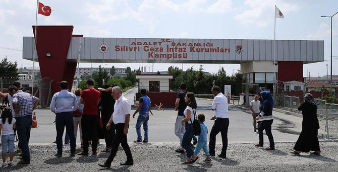 Cezaevlerinden tahliyeler başladı