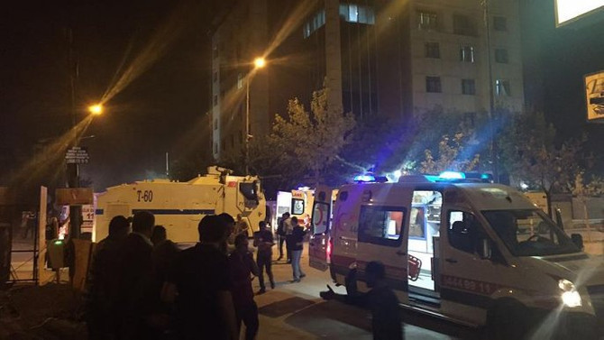 Van'da polis merkezine bomba yüklü araçla saldırı: 3 ölü