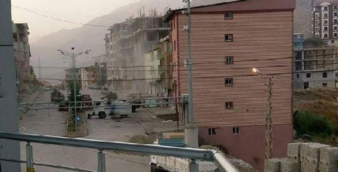 Hakkari'de terör saldırısı: 2 polis yaralı