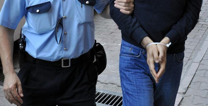 8 emniyetçi ile DBP'li başkan tutuklandı