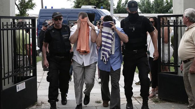 Yunanistan'daki darbecilerin sığınma mulakatları başladı