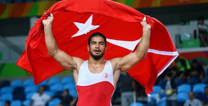Milli güreşçi Taha Akgül Rio'da altın madalya kazandı