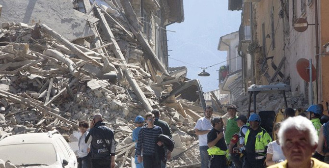 İtalya'da deprem: 247 ölü