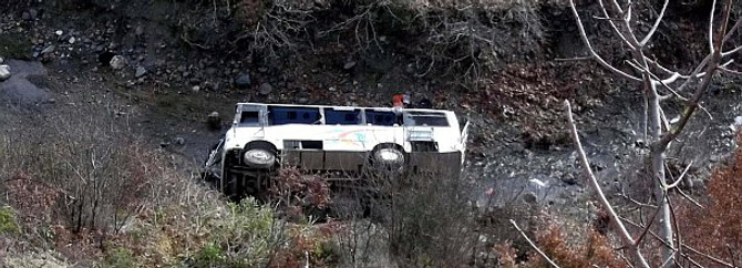 Manisa'da yolcu otobüsü devrildi