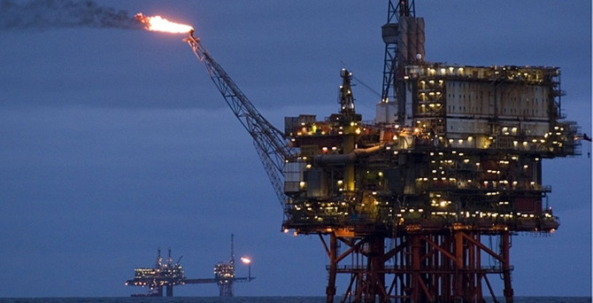 Petrol, İskoçya’nın açığını zirveye taşıdı
