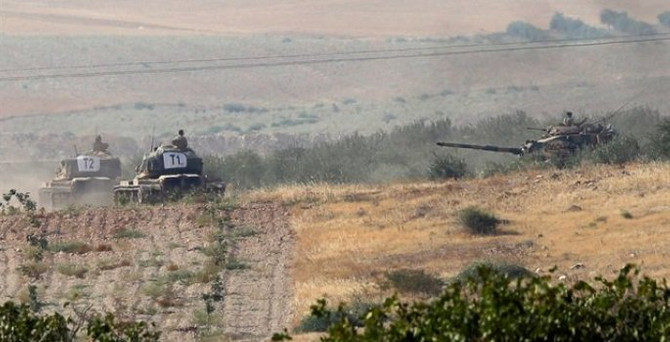 Tanklar ve iş makineleri sınırı geçti