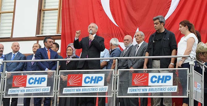 'Teröre karşı hepimiz dik ve onurlu duracağız'