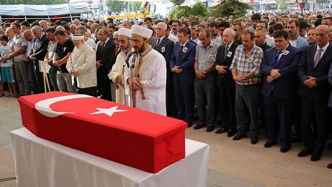 Konvoy saldırısında şehit düşen er toprağa verildi