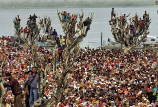 Hindistan'da tapınakta izdiham: 123 kişi öldü