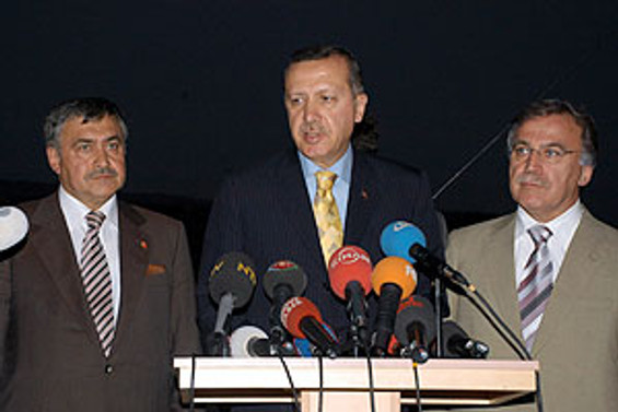 ”Yanan evler yıl sonuna kadar yapılacak”