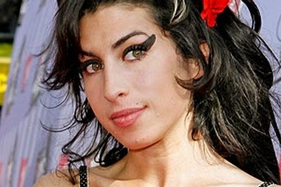 Amy Winehouse'un heykeli dikilecek