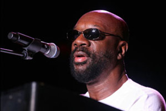 Soul müzik ustası Isaac Hayes öldü