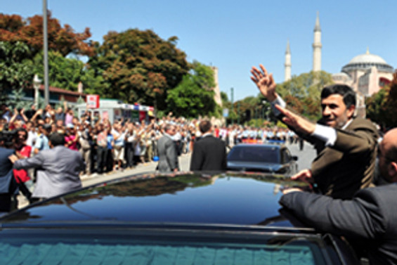 Ahmedinejad'a yoğun ilgi