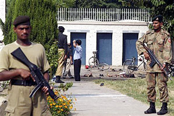 Pakistan'da 50 militan ve 10 asker öldü
