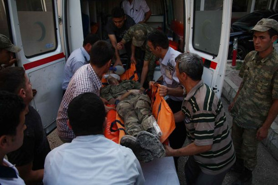 Hindistan'da otobüs nehre uçtu: 25 ölü