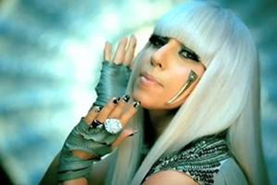 Lady Gaga 144 kişilik ekibiyle geliyor