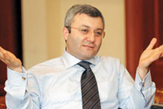 Tuncay Özkan, CHP'ye katıldı