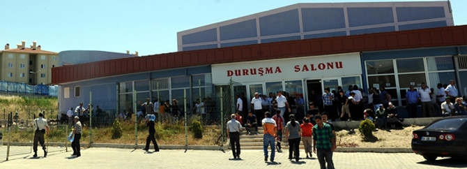 KCK iddianamesini TRT spikerleri okuyor