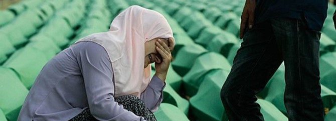 "Soykırıma seyirci kalan askerlerini ödüllendiriyor"