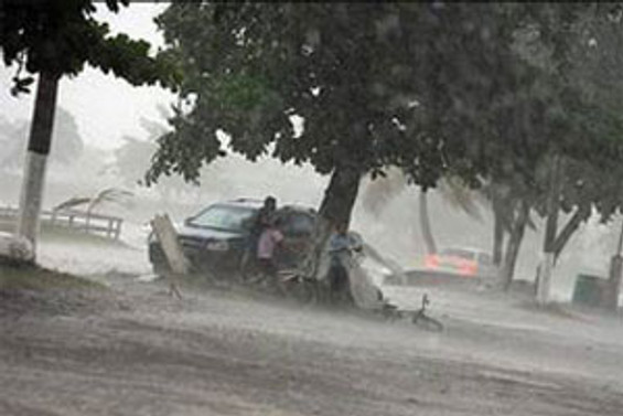 Vietnam'da 300 bin kişi tahliye ediliyor