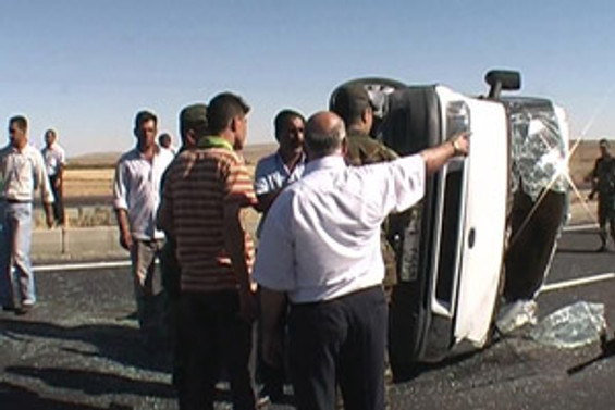 Aksaray'da minibüs devrildi: 11 yaralı