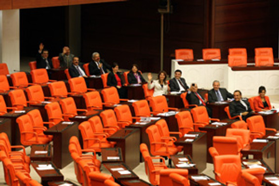 DTP'nin oturma eylemi sona erdi
