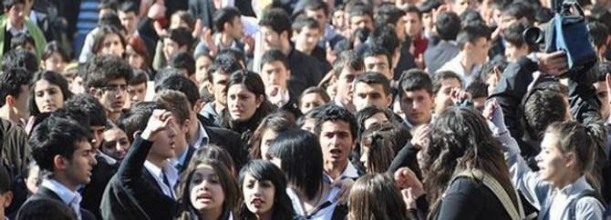 Liselinin çantasından cephane çıktı